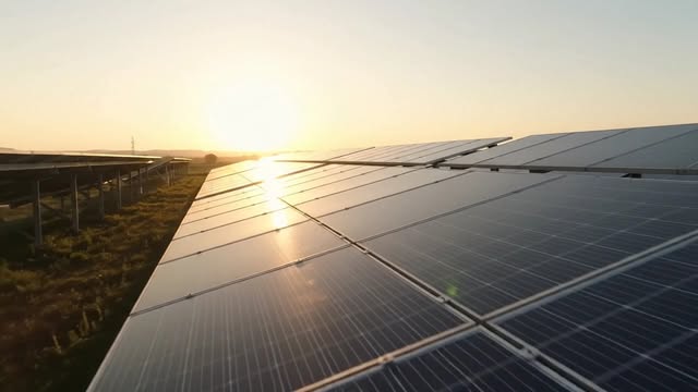 Painéis solares ao nascer do sol
